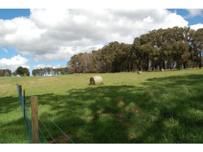 1068 Whittlesea-Kinglake Road, Kinglake West VIC 3757