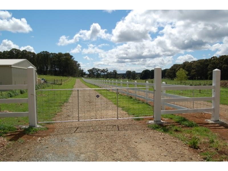 1068 Whittlesea-Kinglake Road, Kinglake West VIC 3757