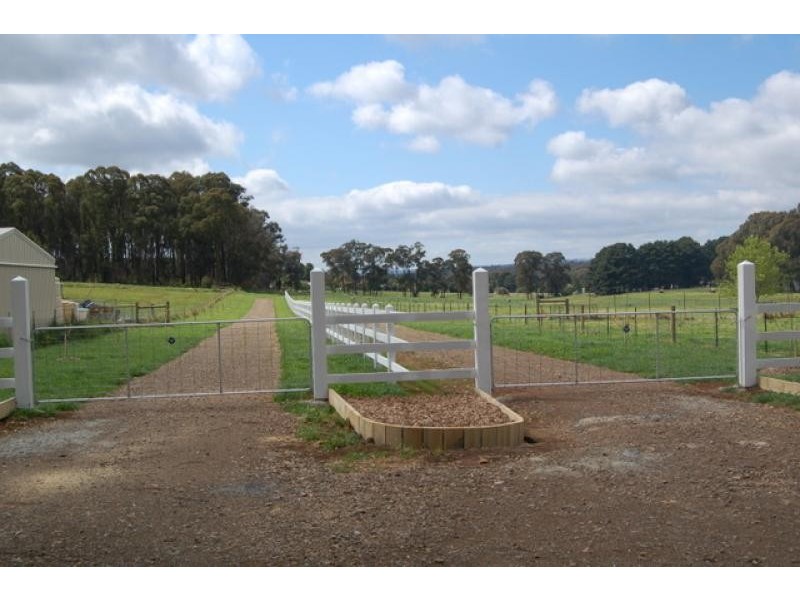 1068 Whittlesea-Kinglake Road, Kinglake West VIC 3757