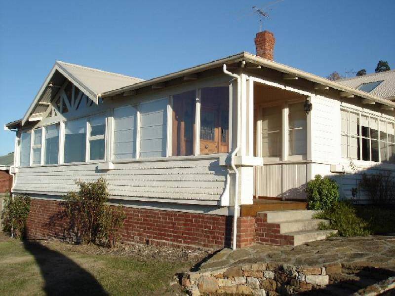 12 WAVERLEY AVENUE, Mount Stuart TAS 7000