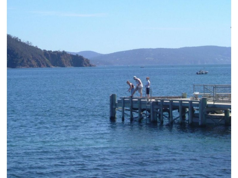 Dennes Point TAS 7150