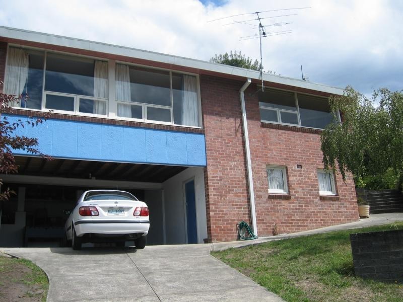 6 GOODHART PLACE, Sandy Bay TAS 7005