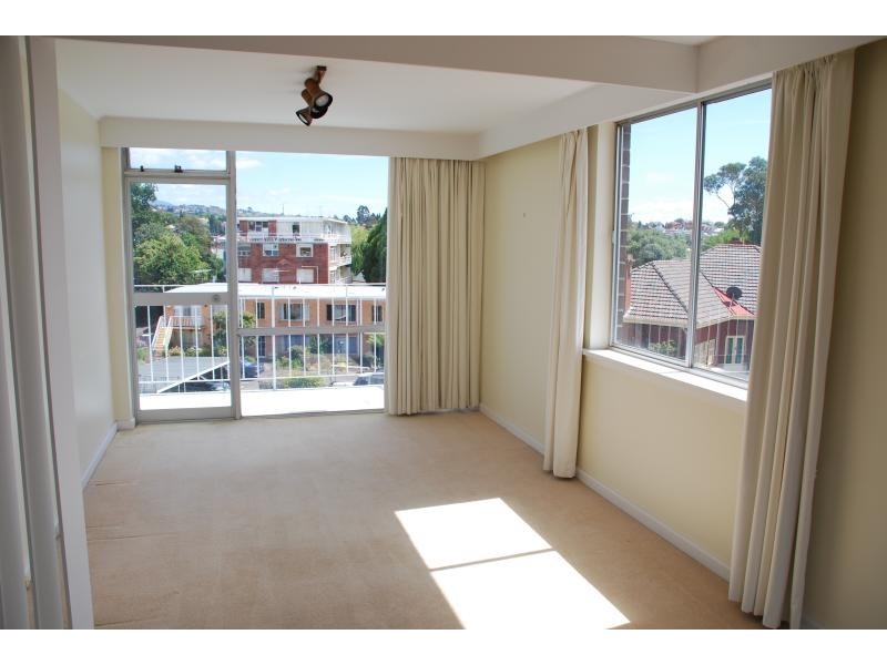8/2 B Sayer Crescent, Sandy Bay TAS 7005