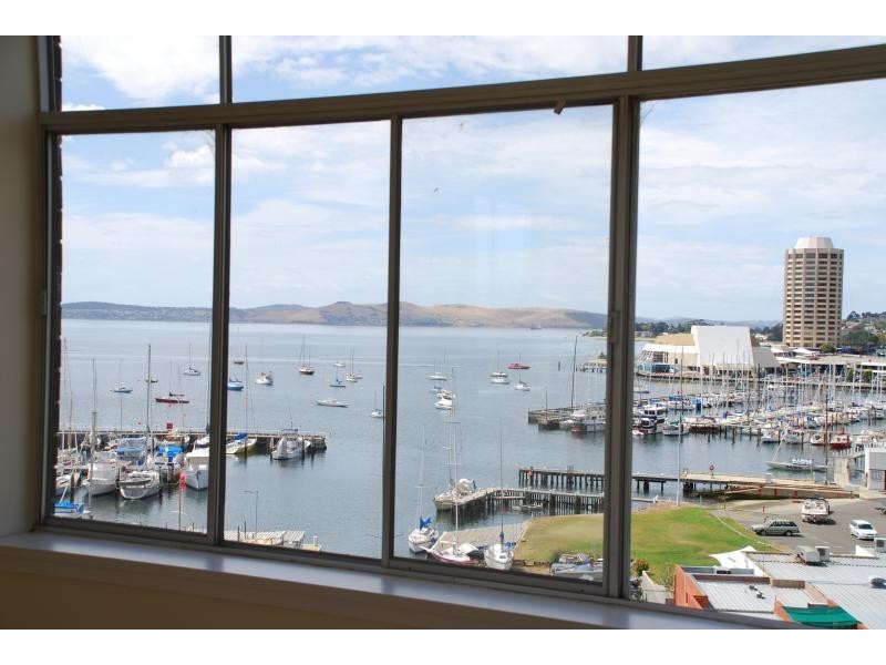 8/2 B Sayer Crescent, Sandy Bay TAS 7005