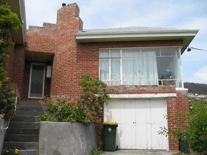 5 Nile Avenue, Sandy Bay TAS 7005