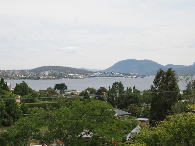 5 Nile Avenue, Sandy Bay TAS 7005