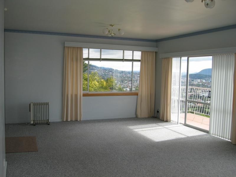 2/15 Capri Drive, Sandy Bay TAS 7005