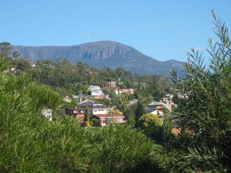 3/1 Dalkeith Court, Sandy Bay TAS 7005