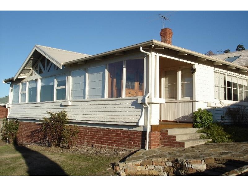 12 Waverley Avenue, Mount Stuart TAS 7000