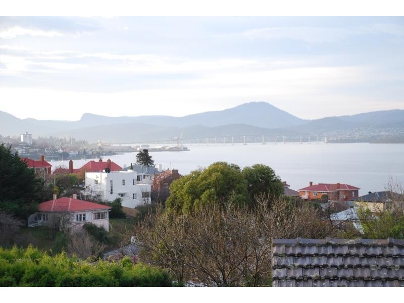 2/13 Cedar Court, Sandy Bay TAS 7005