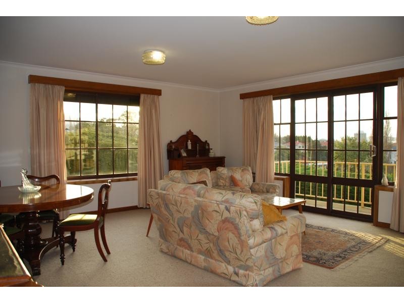 2/13 Cedar Court, Sandy Bay TAS 7005