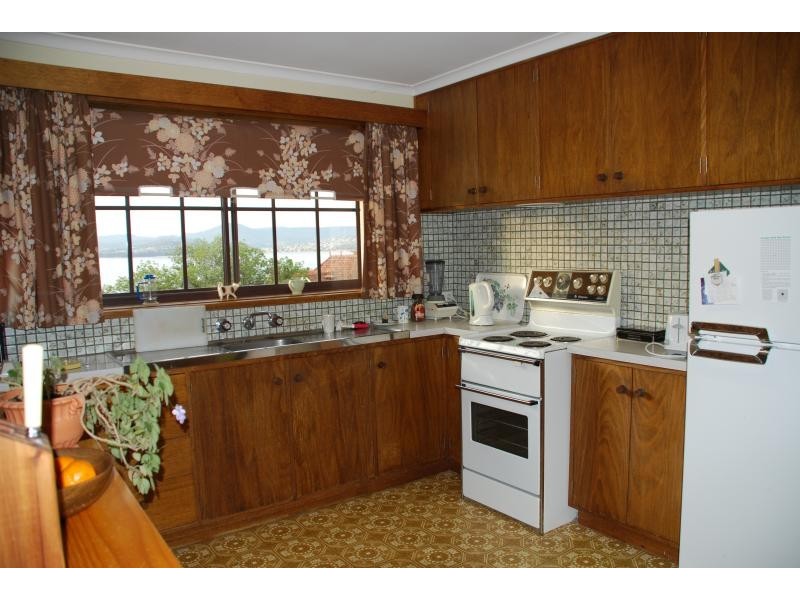 2/13 Cedar Court, Sandy Bay TAS 7005