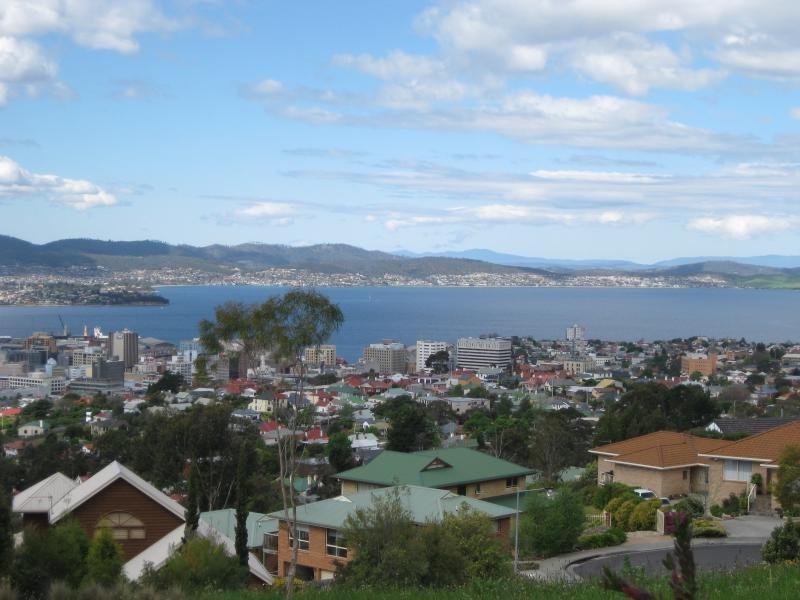 1/9 Fielding Drive, West Hobart TAS 7000