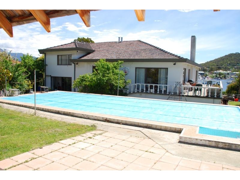 60 Esplanade, Lindisfarne TAS 7015