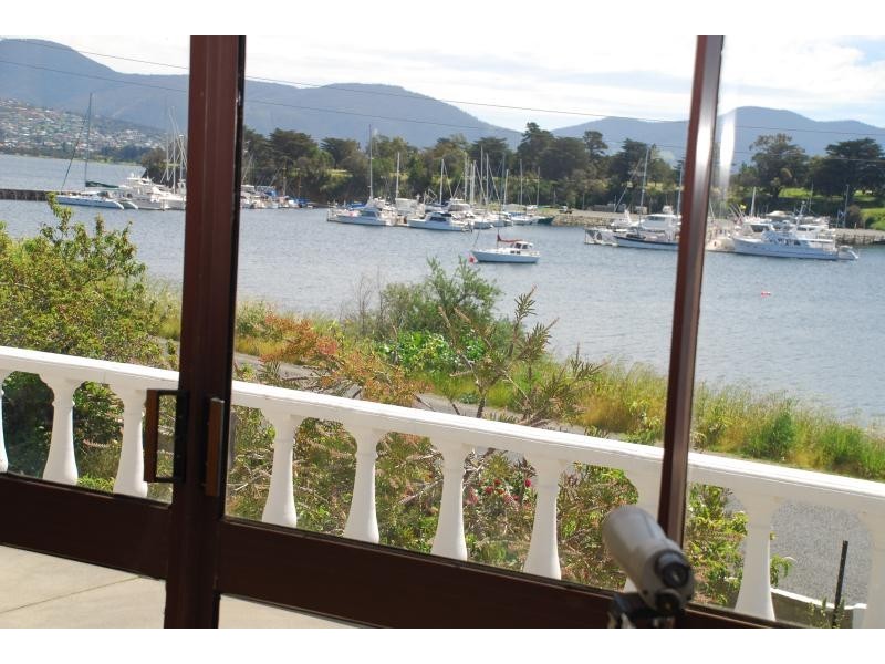 60 Esplanade, Lindisfarne TAS 7015