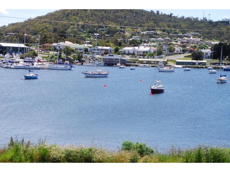 60 Esplanade, Lindisfarne TAS 7015