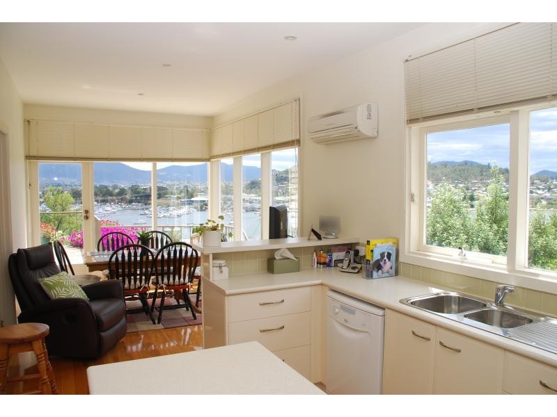 Lindisfarne TAS 7015