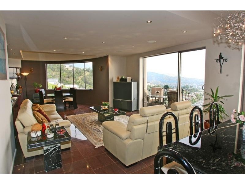1 Stephanie Close, Sandy Bay TAS 7005
