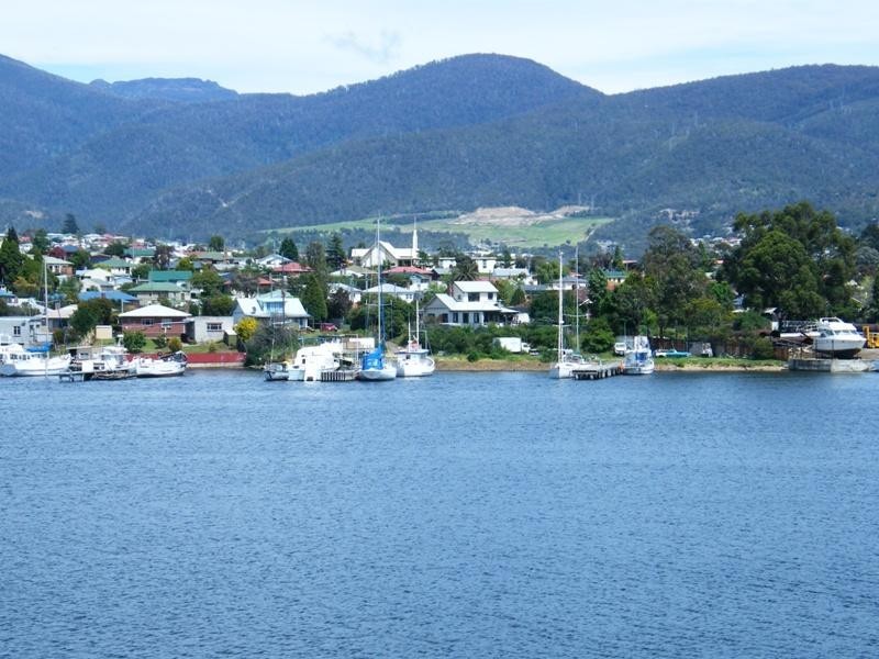 47 Gepp Parade, Derwent Park TAS 7009