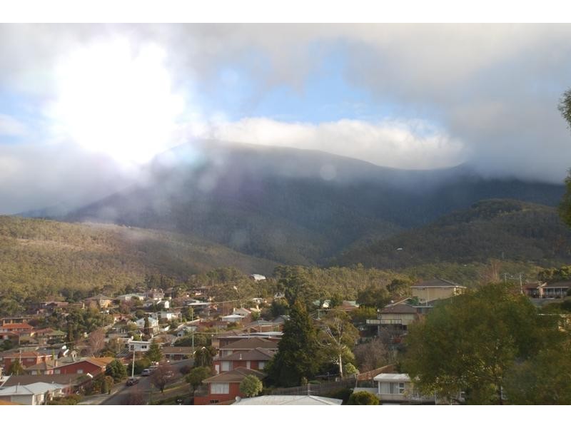 8 Cowley Place, Lenah Valley TAS 7008