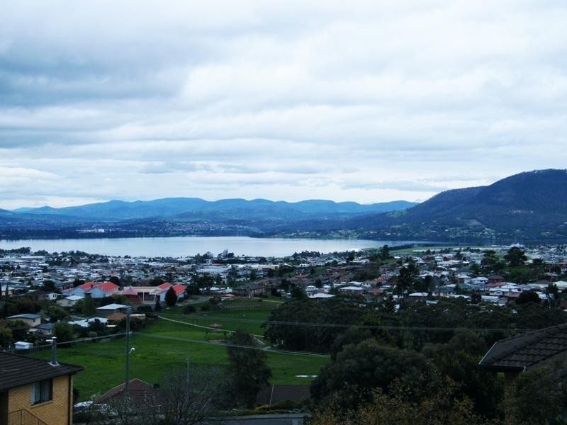 2/8 Daylesford Road, West Moonah TAS 7009