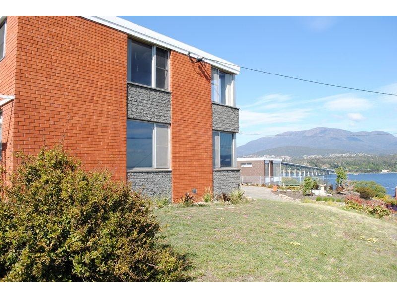 Unit 2/5 Chatsworth Street, Rose Bay TAS 7015