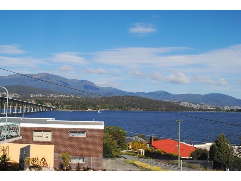 Unit 2/5 Chatsworth Street, Rose Bay TAS 7015