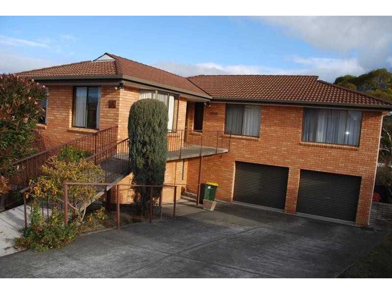 8 Cowley Place, Lenah Valley TAS 7008