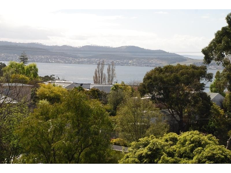 2 Atunga Street, Taroona TAS 7053