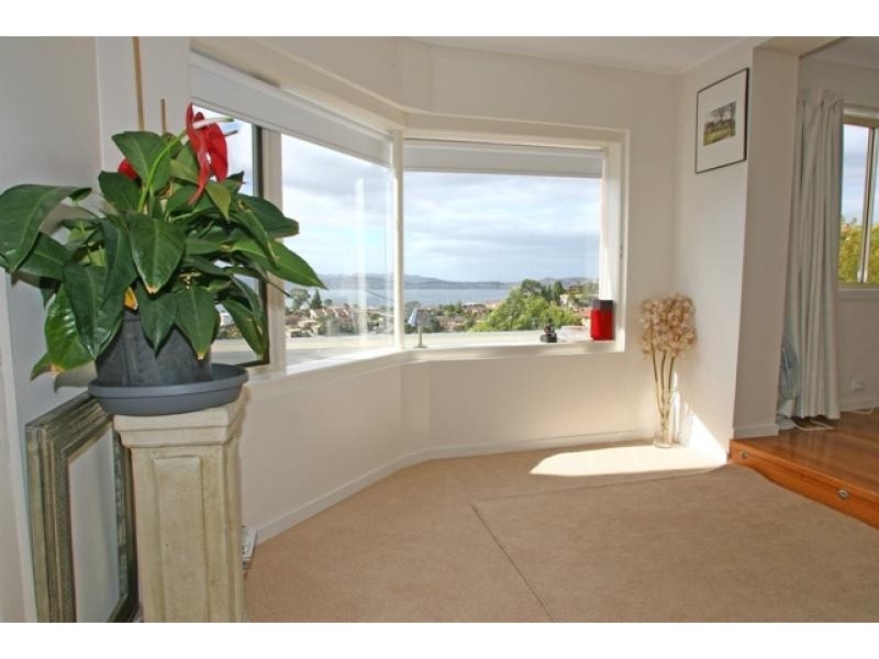 Unit 1/14 Capri Drive, Sandy Bay TAS 7005