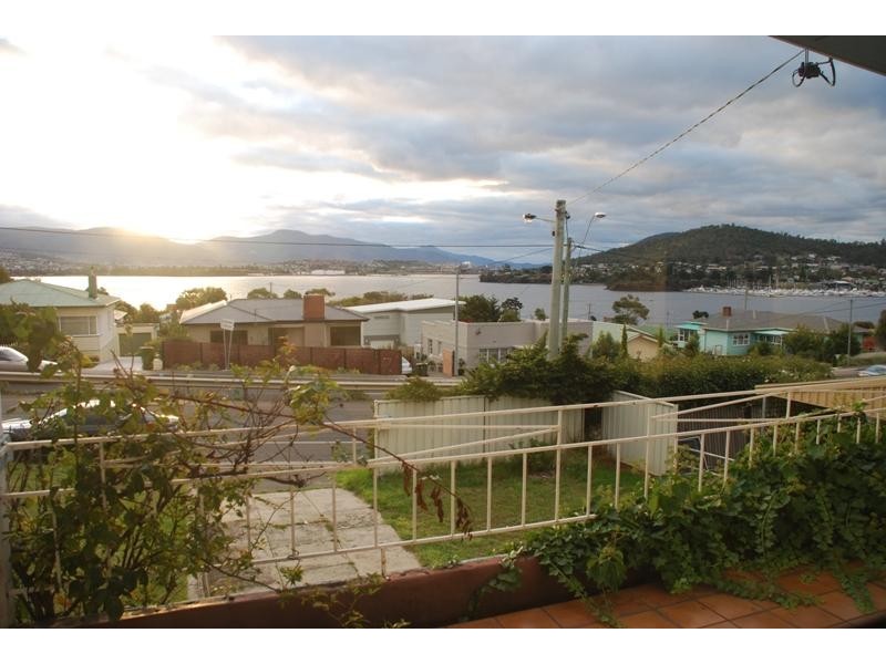 18 East Derwent Highway, Rose Bay TAS 7015