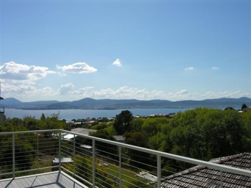 325A Churchill Avenue, Sandy Bay TAS 7005