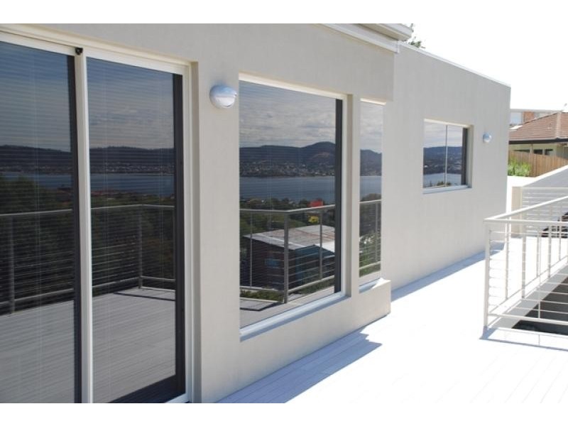 325A Churchill Avenue, Sandy Bay TAS 7005