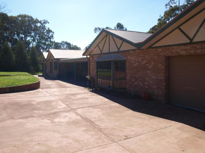 9-11 DUFFY STREET, Kilmore East VIC 3764