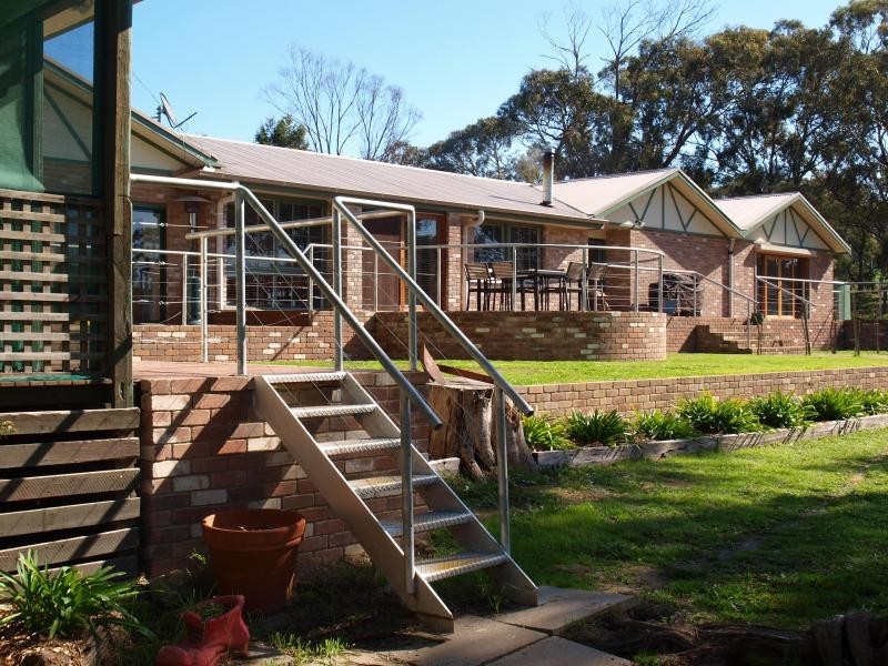 9-11 DUFFY STREET, Kilmore East VIC 3764