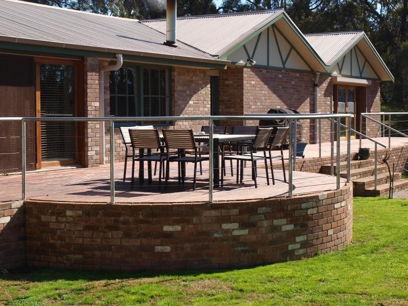 9-11 DUFFY STREET, Kilmore East VIC 3764