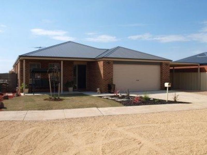 28 Chrystobel Way, Kilmore VIC 3764