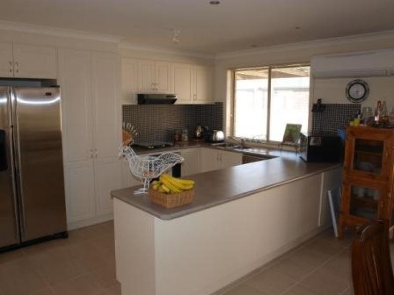 28 Chrystobel Way, Kilmore VIC 3764