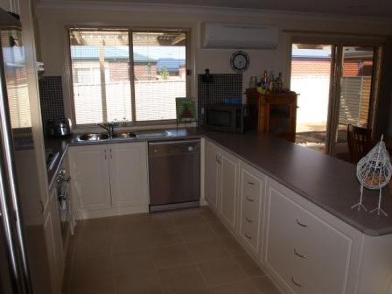 28 Chrystobel Way, Kilmore VIC 3764