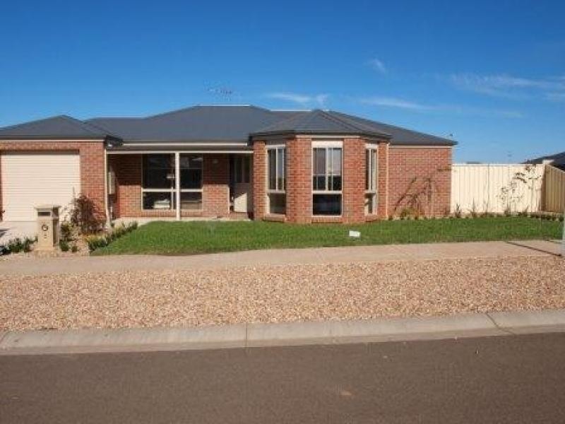 8 James Close, Kilmore VIC 3764