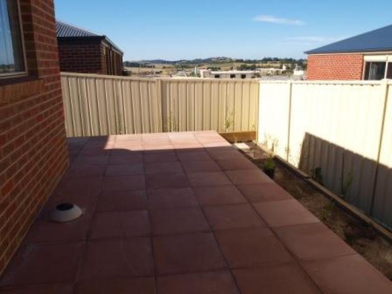 8 James Close, Kilmore VIC 3764