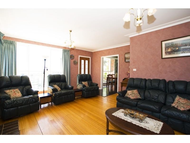34 BRAESIDE DRIVE, Launching Place VIC 3139