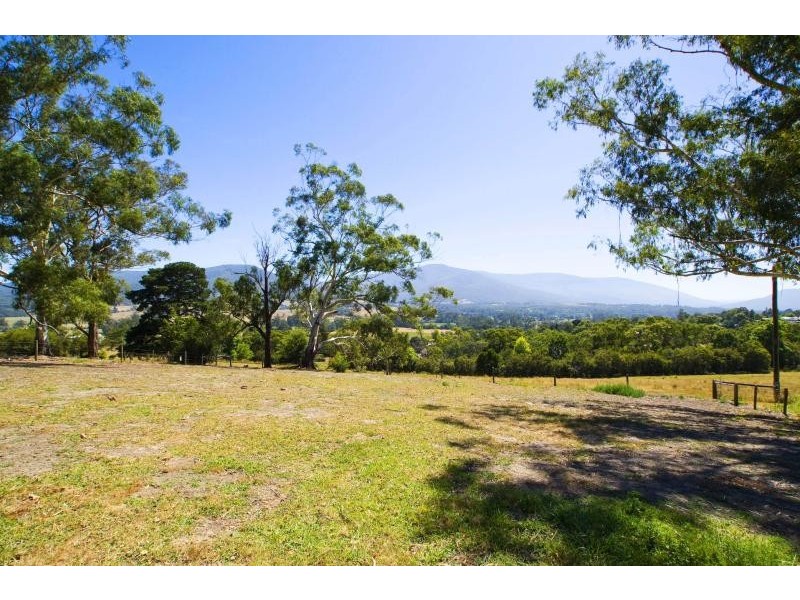 34 BRAESIDE DRIVE, Launching Place VIC 3139