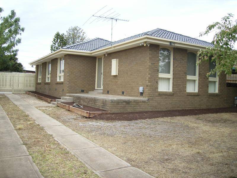 20 QUAIL CRESCENT, Melton VIC 3337