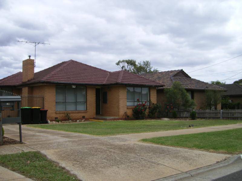 41 FALCON DRIVE, Melton VIC 3337