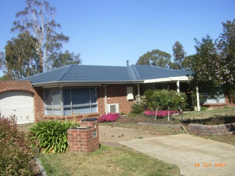 10 MADELINE PLACE, Melton VIC 3337