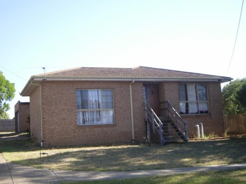 8 MCDONALD STREET, Melton VIC 3337