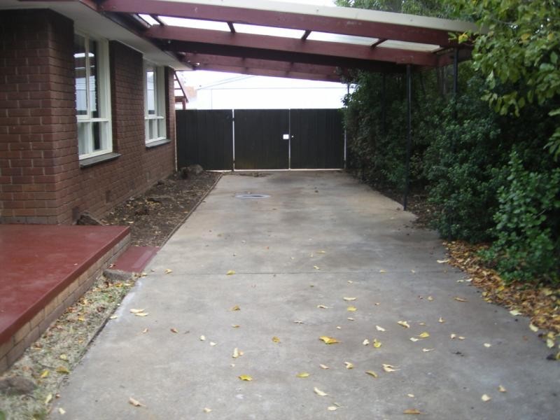 3 WENTWORTH ROAD, Melton South VIC 3338