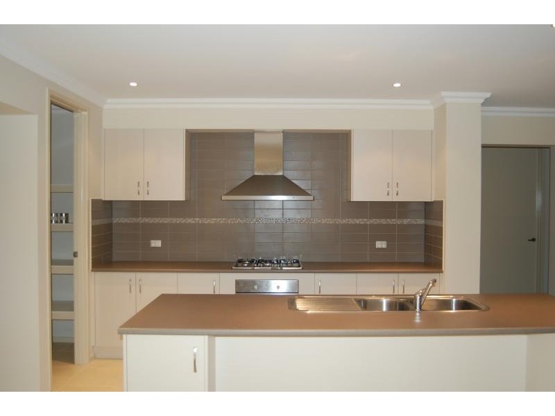 29 IRONBARK WAY, Brookfield VIC 3338