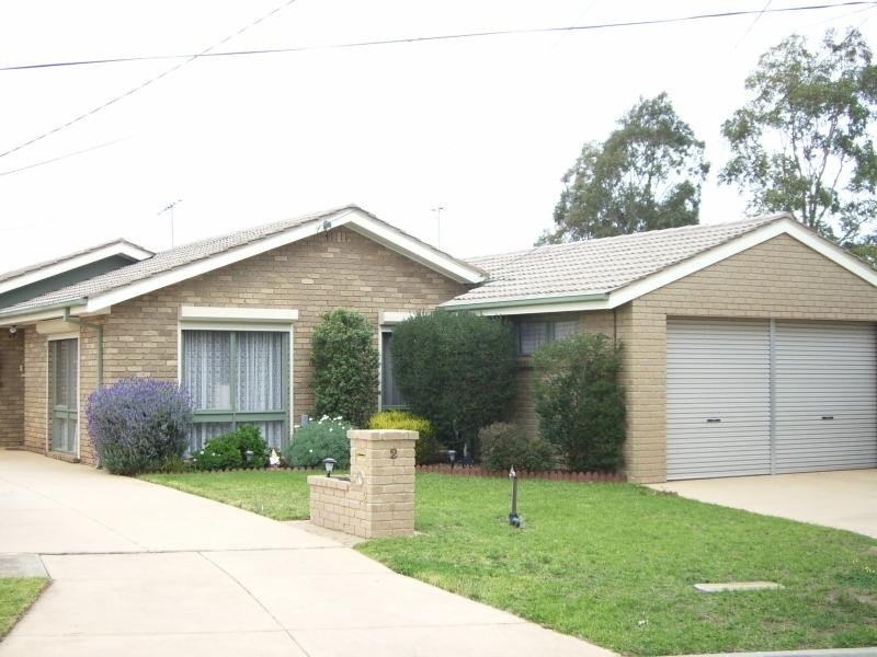 2 KINLOCH ROAD, Melton VIC 3337